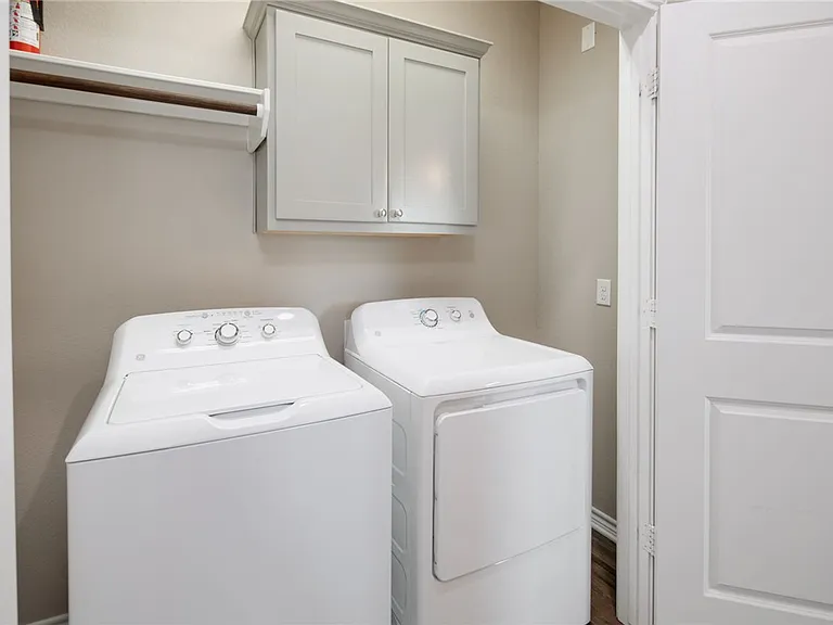 3433 Summerway Dr — Photo 25