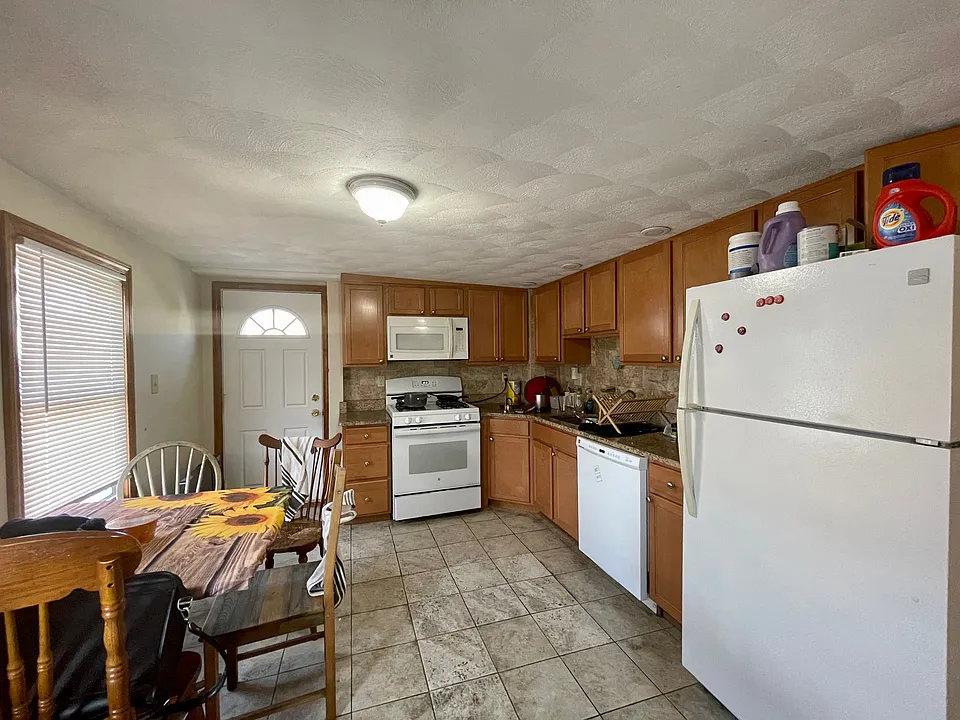585 Somerville Ave #1L