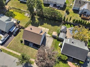 398 Stiles Ct, Pompton Lakes, NJ 07442