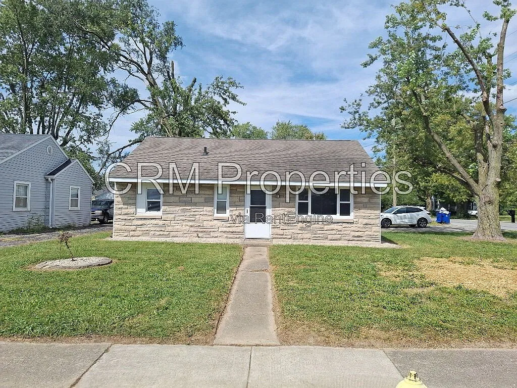 4 bed, 1.0 bath, 975 sqft, $1,200 — Photo 2