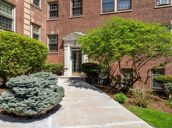 1490 W Beacon St #3, Brookline, MA 02446