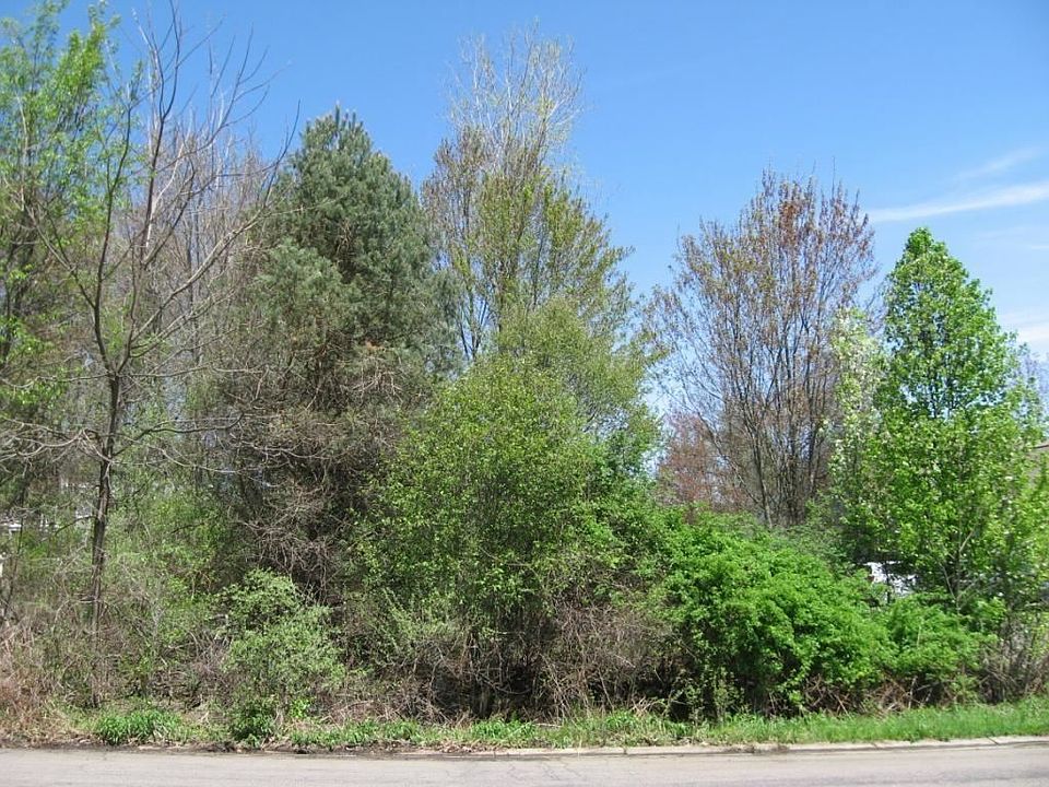 1st image of 17 Maplewood Dr