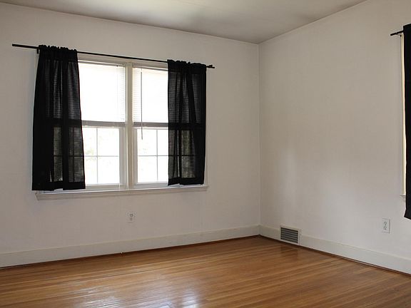2nd image of 2116 Emerson Ave APT 3