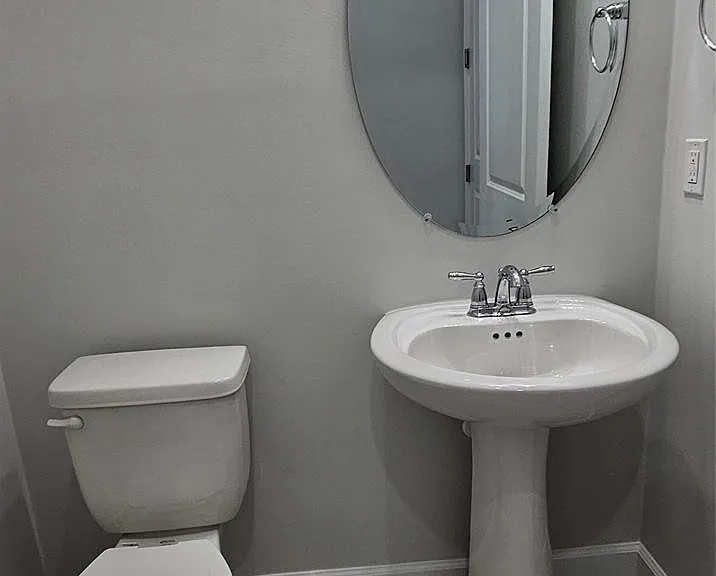 5461 Empire Dr — Photo 12