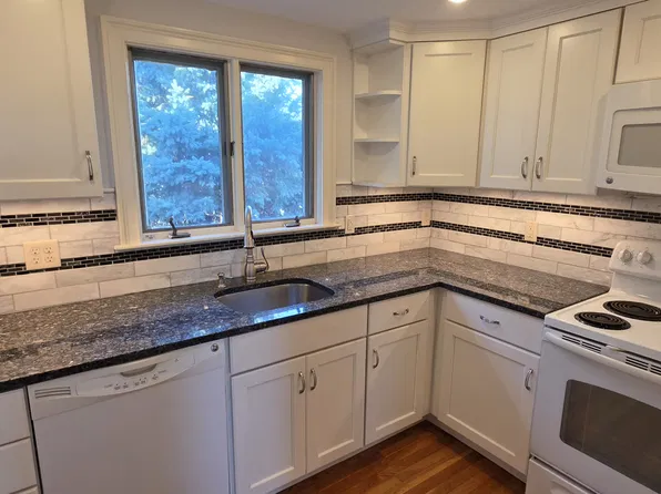85 Andover St APT 2, Peabody, MA 01960