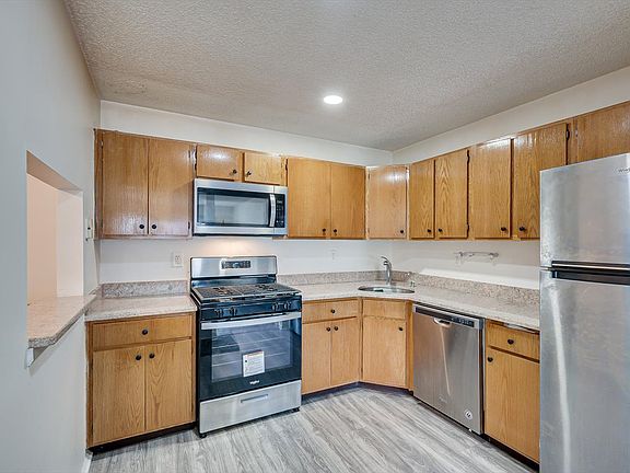 4th image of 409 Lancaster Ct