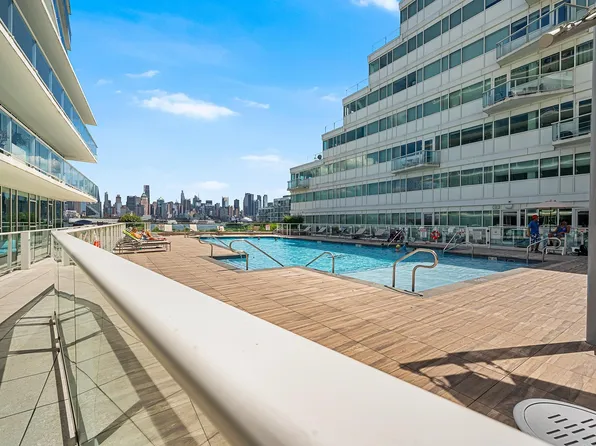 800 Avenue At Port Imperial image 17 of 28