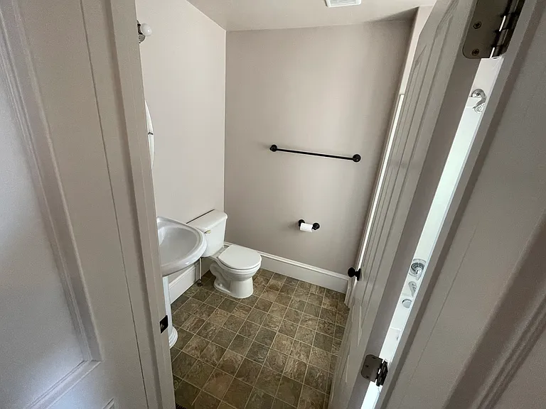 Master ensuite bathroom