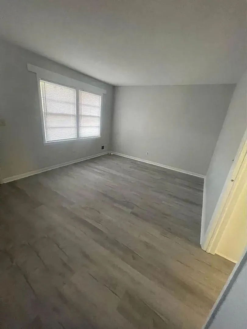 Comfortable & Convenient Living in the Heart of West Columbia — Photo 4