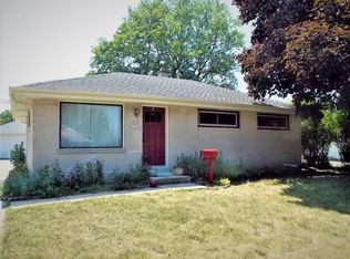 N88W14999 Jefferson Ave, Menomonee Falls, WI 53051