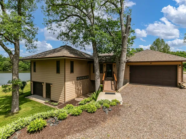 2642 250th St, De Witt, IA 52742
