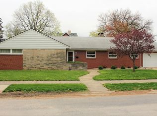 511 W Adams St, Clinton, IL 61727