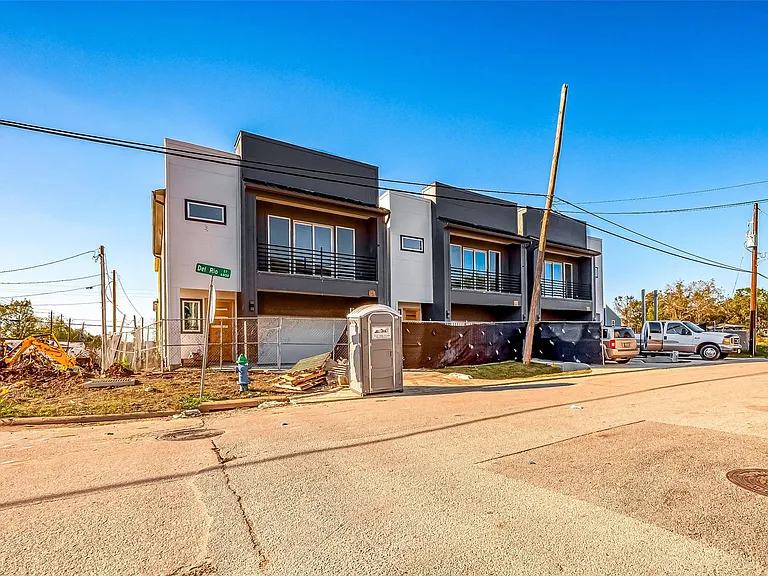 6840 Del Rio St — Photo 14