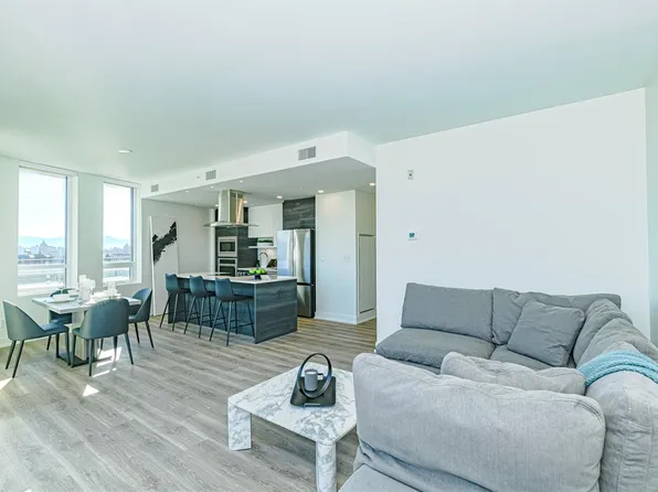 1628 Store St #900, Victoria, BC V8W 0H1