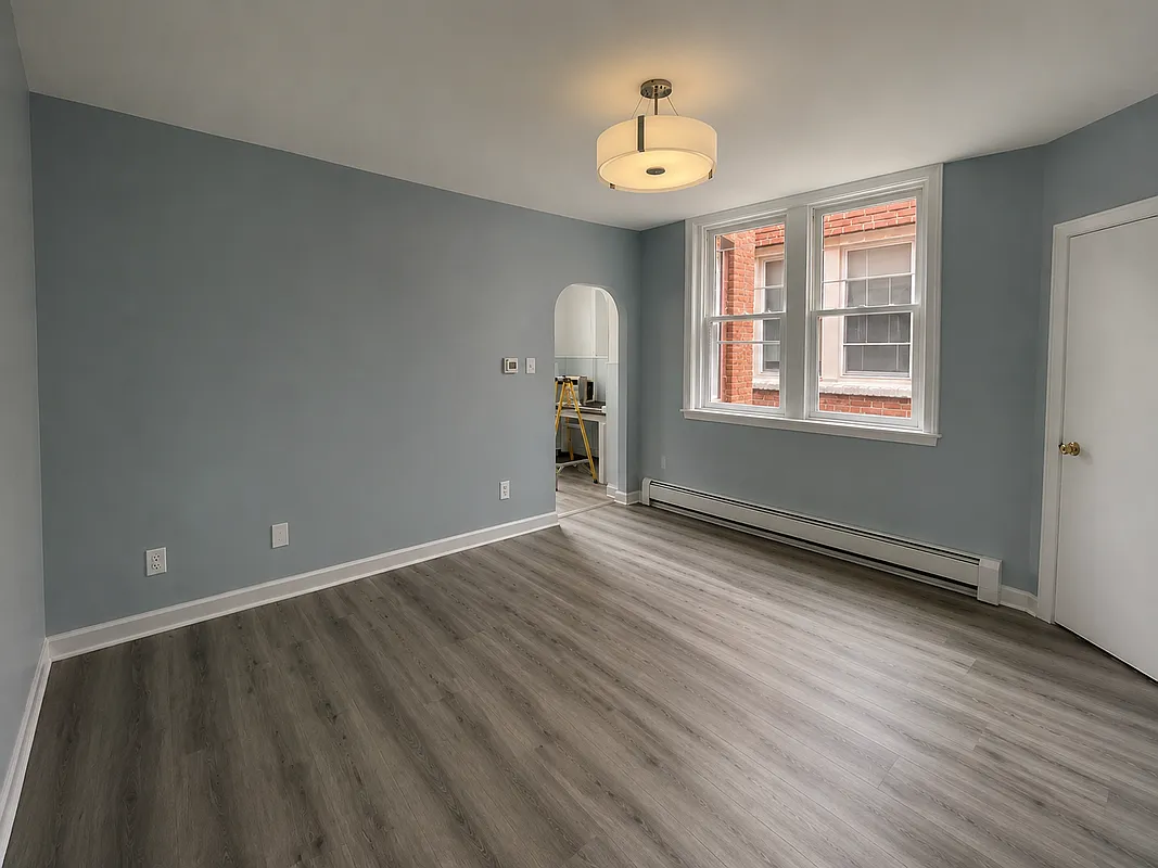 2 bed, 1.0 bath, 9999 sqft, $2,350 — Photo 3