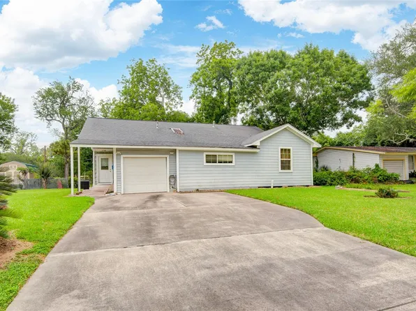 117 Camellia St, Lake Jackson, TX 77566