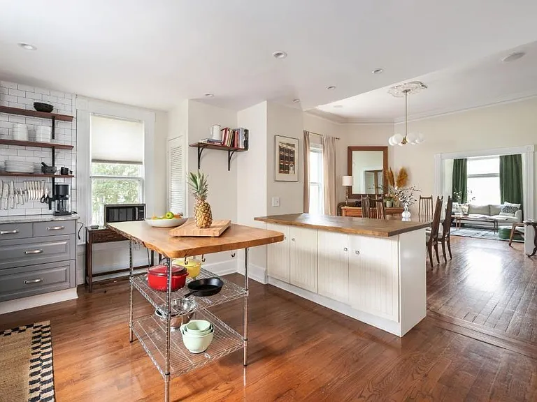 307 Georgia Ave SE — Photo 1