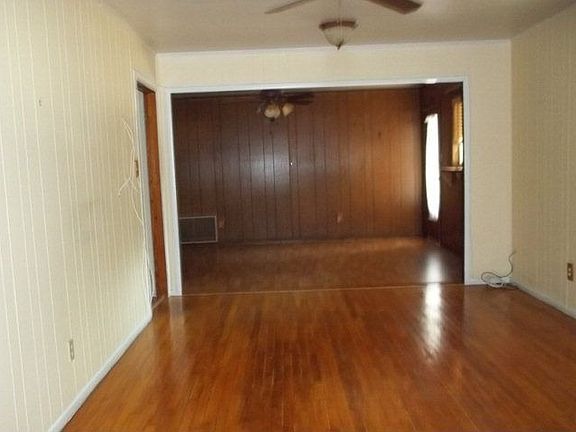 2nd image of 1415 Leon Dr