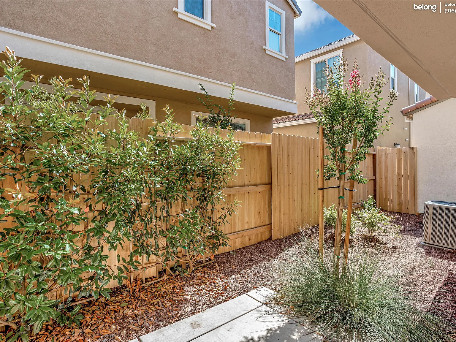 3 bed, 2.5 bath, 1632 sqft, $2,850 — Photo 3