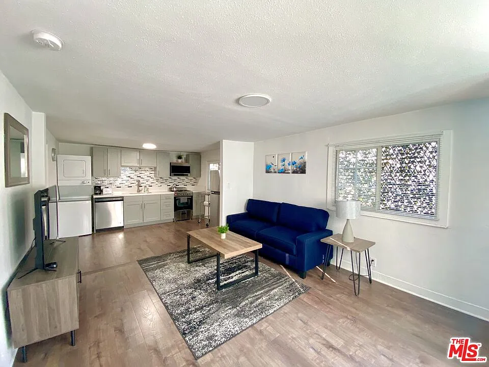 2 bed, $2,700 — Photo 2
