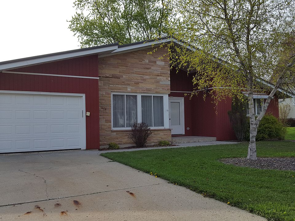 1 Car Garage/2 place parking