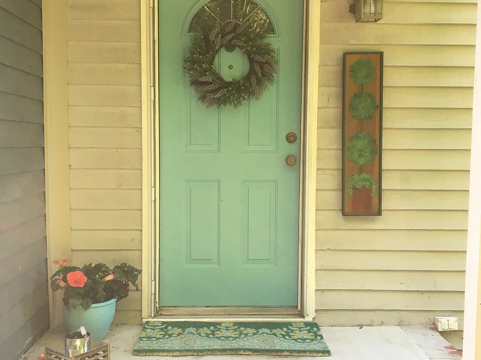 1st image of 536 Greenhill Ct