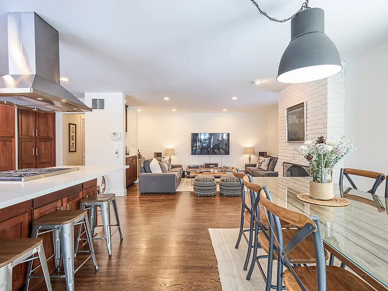 kitchen and kitchen table