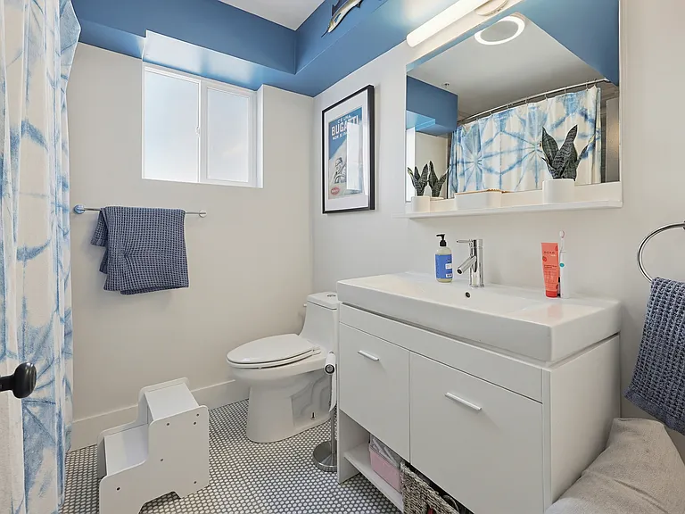 13 Ruthven St #3 — Photo 13