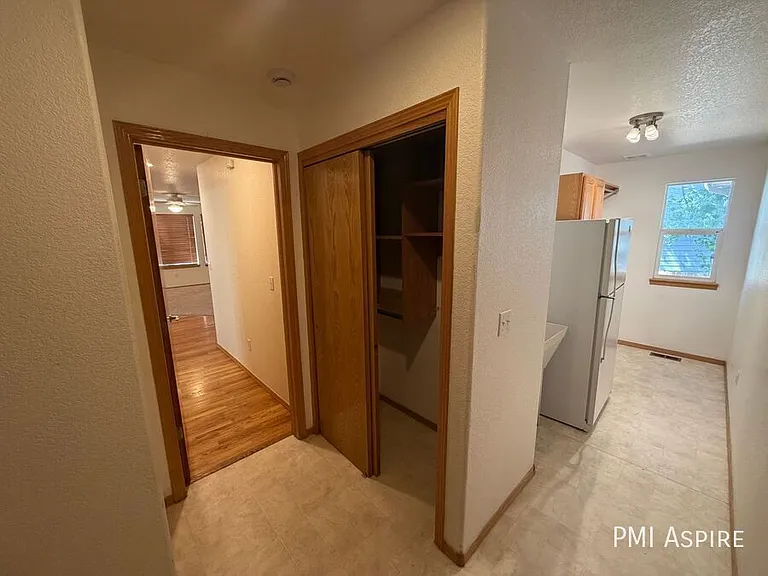 1424 Wildrose Dr — Photo 12