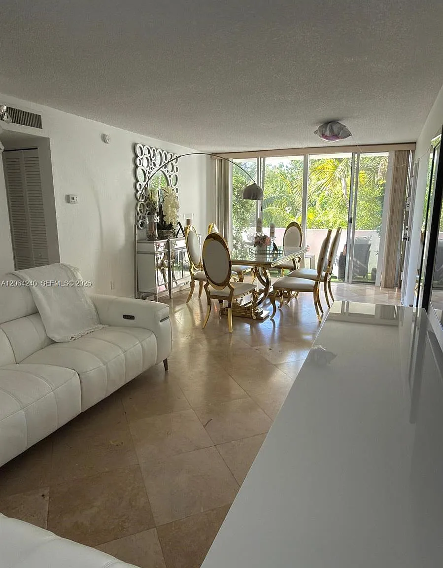 Coral Way Gardens Condo — Photo 2