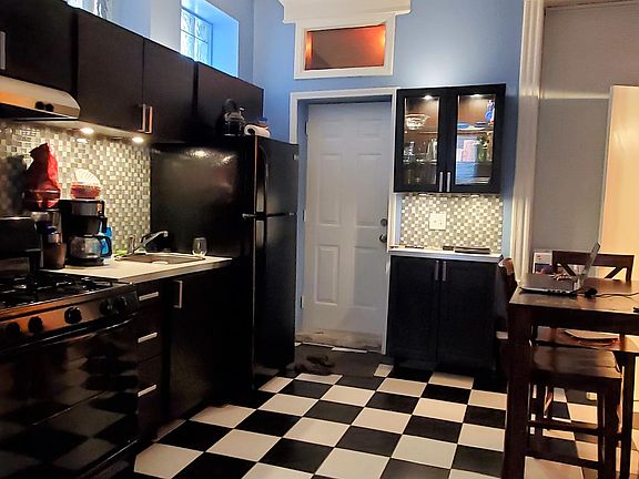 4th image of 2354 S Whipple St #1C