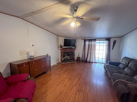 3rd image of 822 Parkers Rd