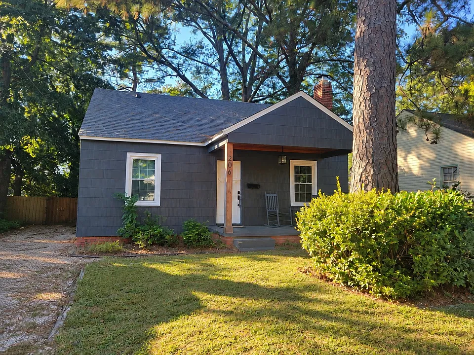 206 Pinecrest Dr