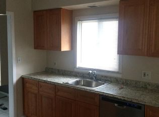 1431 Gordon Rd, Lyndhurst, OH 44124