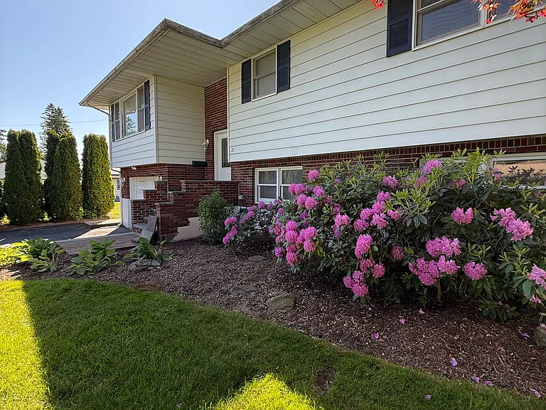 Cheryl Dr — Photo 2