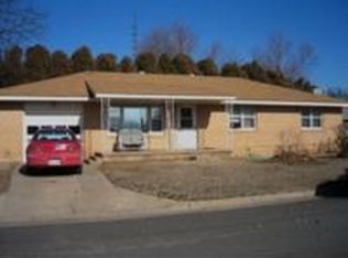 624 W 3rd Ave, Cheney, KS 67025
