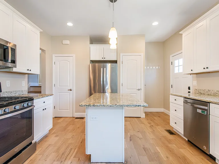 302 Springfield Ave — Photo 8