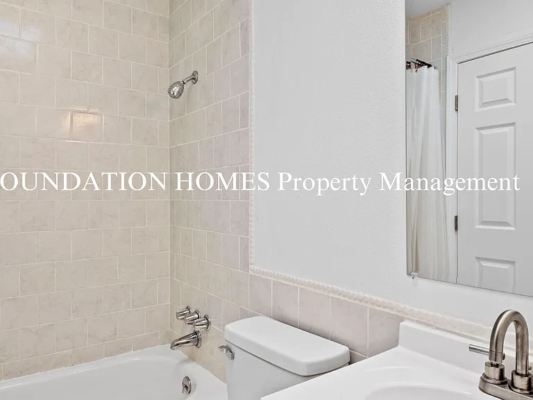 151 Kenwood Ct — Photo 14