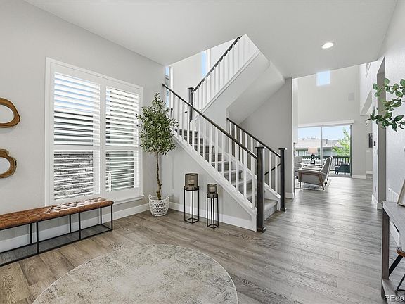 4th image of 489 Meadowleaf Lane