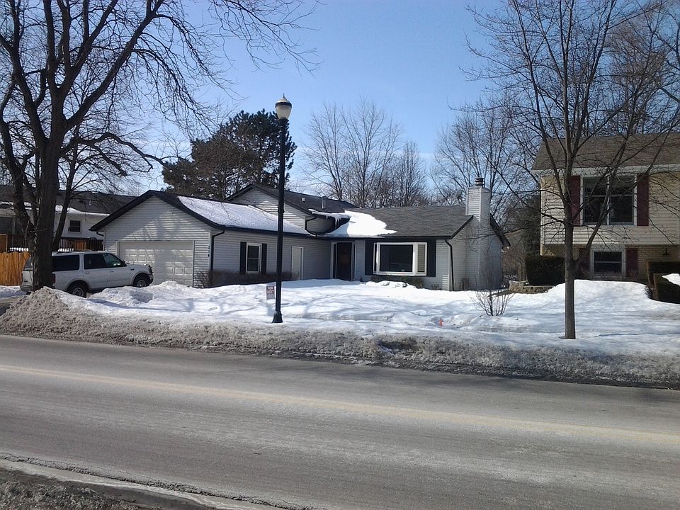 1st image of 214 S Deerpath Dr