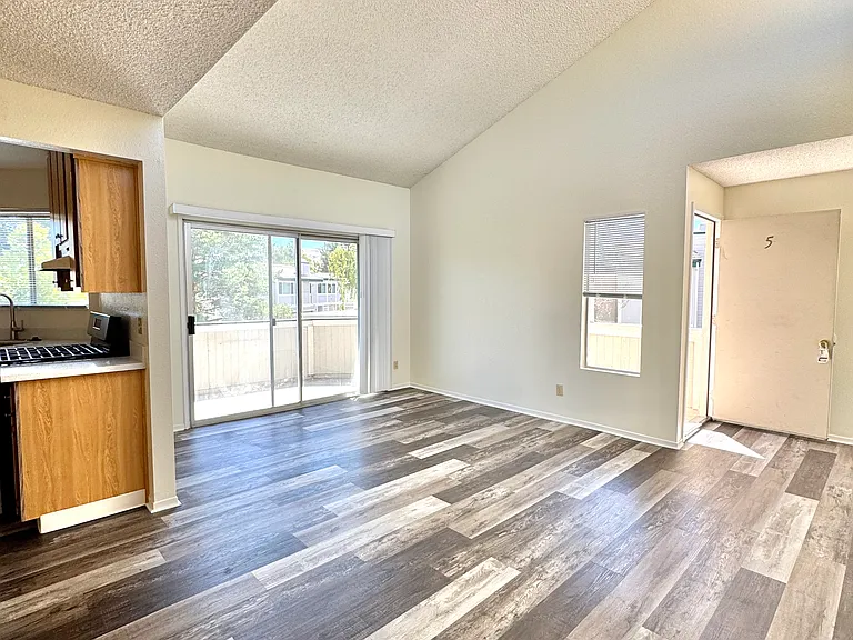 2519 Sunny Slope Dr #5 — Photo 3