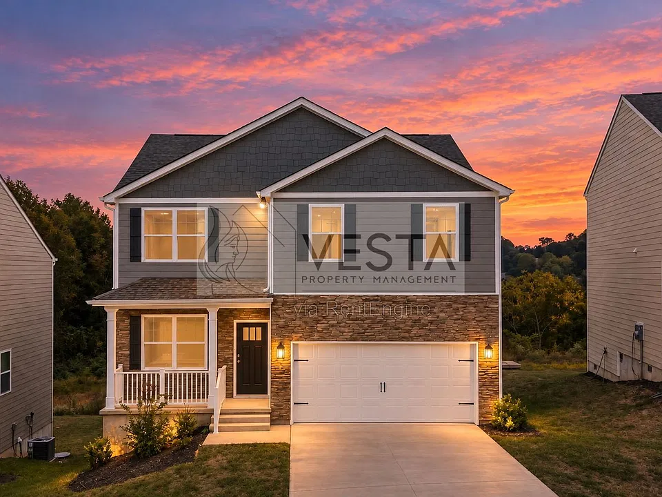 827 Adelston Ln
