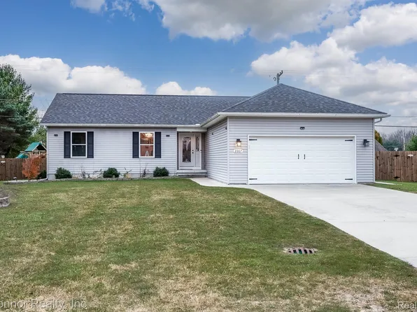 2007 Edward Ln E, Kimball, MI 48074