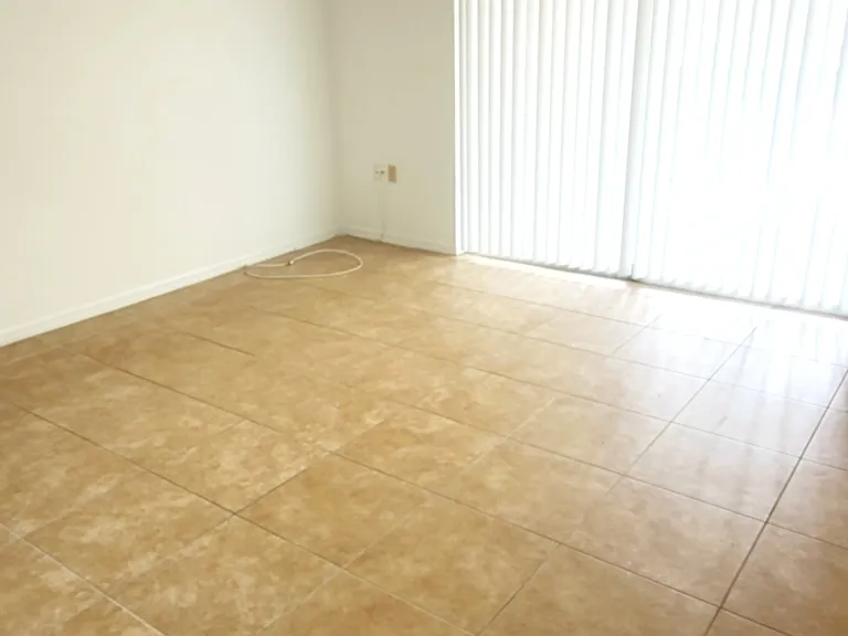 19205 Glenmoor Dr #19205 — Photo 3