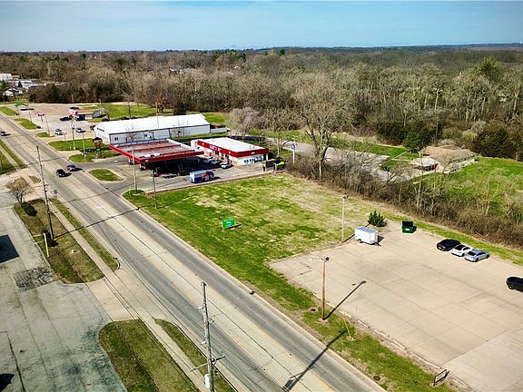 4th image of 1665 S Taylorville Rd