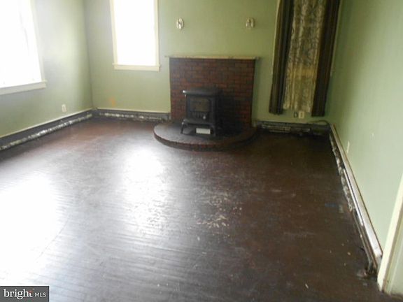 2nd image of 3930 Beacon Ave