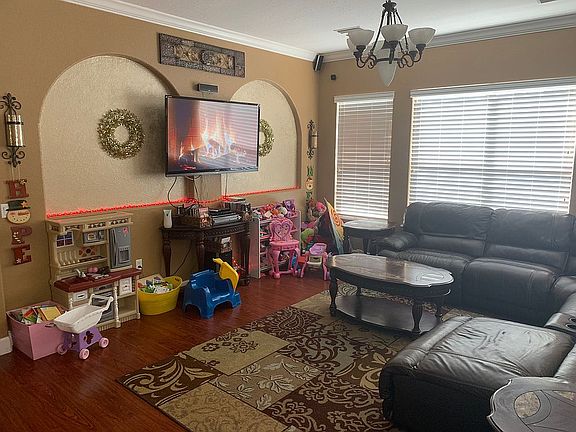 Living area w/ decor niches