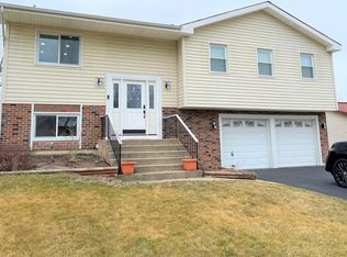 2274 Driftwood Ln, Hanover Park, IL 60133