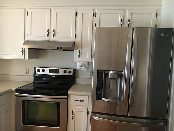 4th image of 100 Foxwood Dr