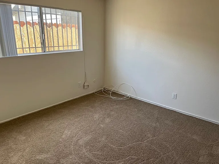 4377 Marlborough Ave — Photo 6